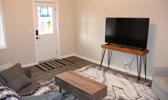 Geneva Apartment | The Geneva Getaway- remodeled apartment walking distance from downtown Geneva