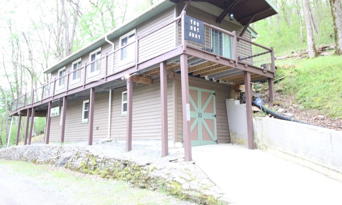 Smithville House | The Get Away - Sleeps 11