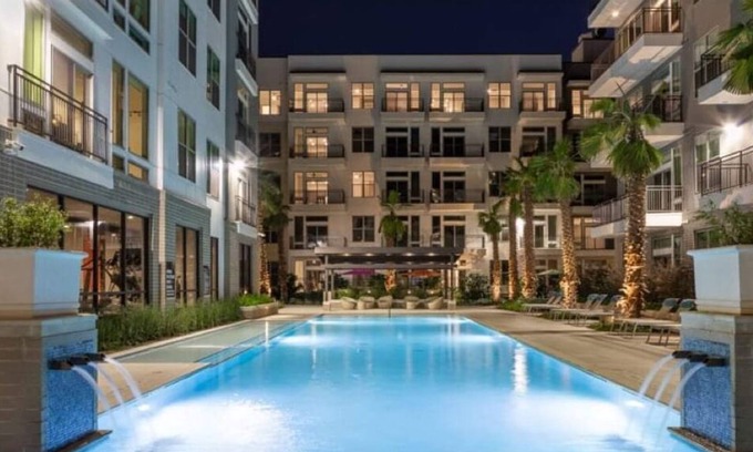 Washington Ave./ Memorial Park Condo | The Glass Palace- Houston/Galleria