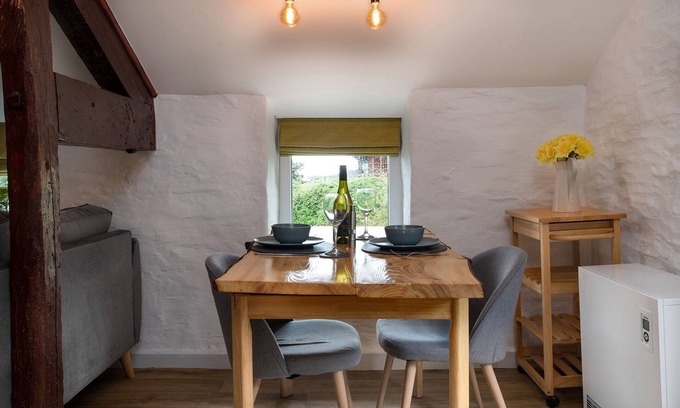Bryn-crug Cottage | The Granary - sleeps 2 guests in 1 bedroom