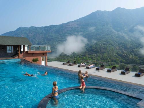 Devikolam Resort | The Grand Cliff Resort Munnar
