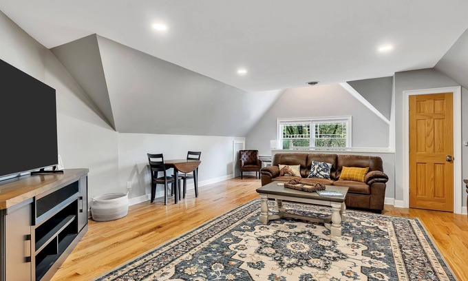 Saratoga Springs Apartment | The Grand Mare Travers | Award Winning Restoration | Huge | Sleeps 8 | Luxury