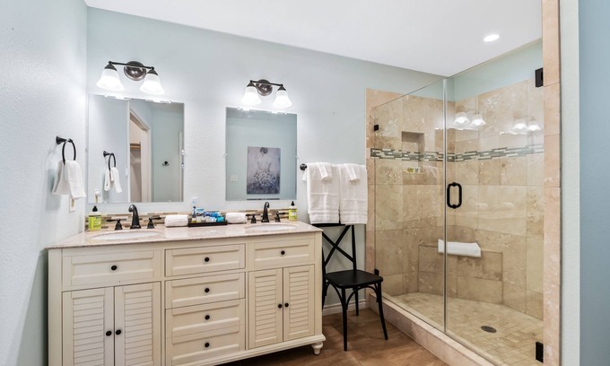 Buchanan Dam House | The Grand Palapa at Blue Sky