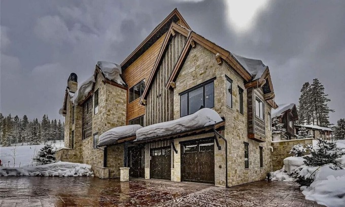 Copper Mountain House | The Grand Timbers - Luxury Ski-in/Ski-out Home with Mountain Views