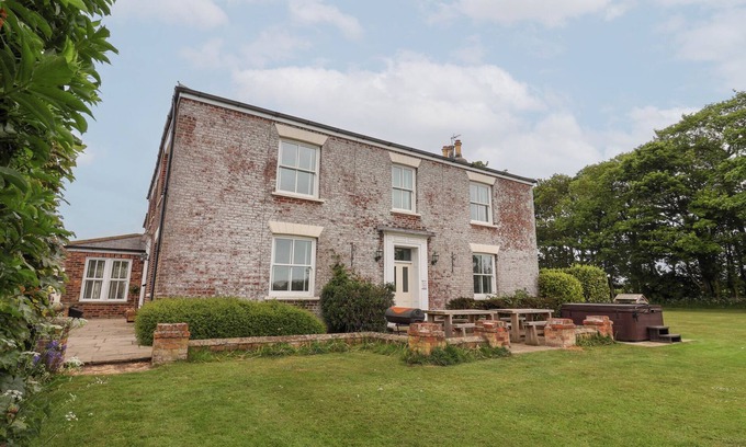 Flamborough Cottage | THE GRANGE, pet friendly, character holiday cottage in Flamborough