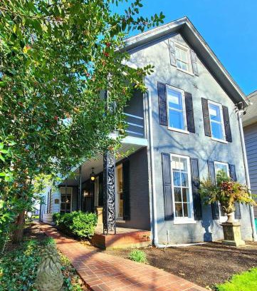 Chambersburg Bed & Breakfast | The Gray House 1899
