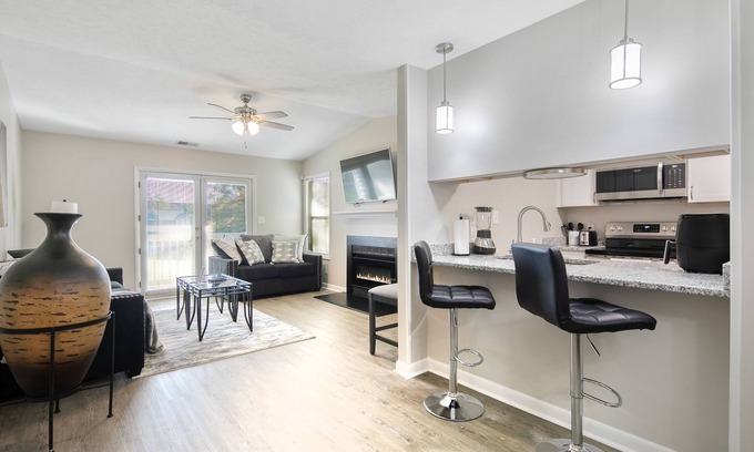 Westover Apartment | The Gray Retreat - Luxury Condo