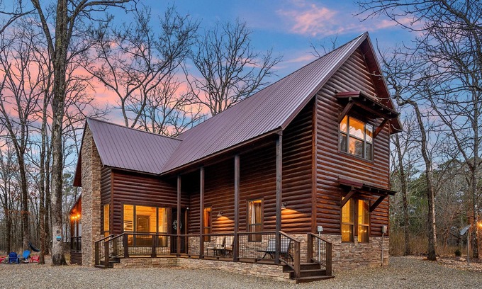 Hochatown Cabin | The Great Escape ⭐KIDs FAVE⭐OutdoorPlay⭐PremiumCabin EVCharger/BoatParking/Tub