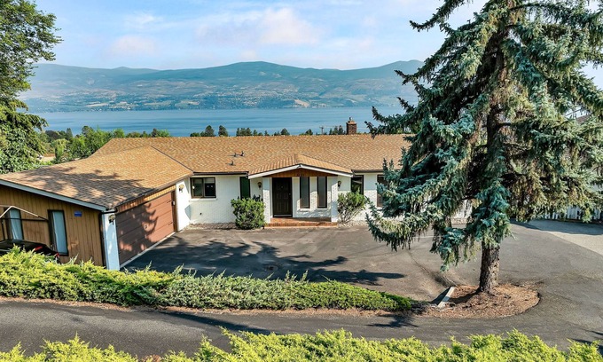Central Okanagan House | The Gregory | Lake Views, Hot Tub, Theatre & Pool