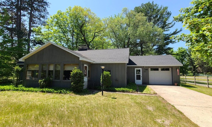 Alden Cottage | THE GREY HAVENS: Cozy Cottage w/Private Torch Lake Frontage