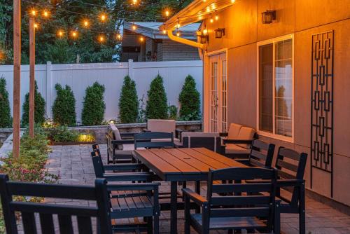 Lake Geneva House | The Greystone - Stay for 12