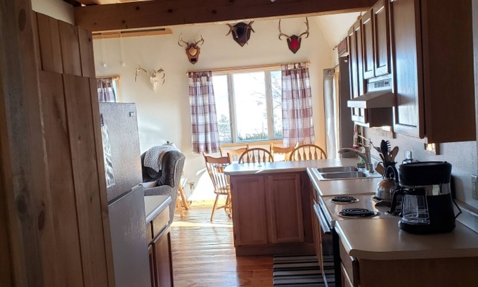 Dillon Cabin | The Grizzly-GREAT VIEWS!
