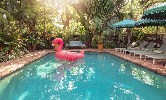 Palm Beach - West Palm Beach Villa | The Grove Club: Palm Beach elegance, heated pool