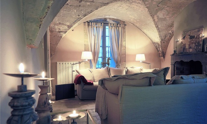 Vers-Pont-du-Gard House | The Guardian Of Angels