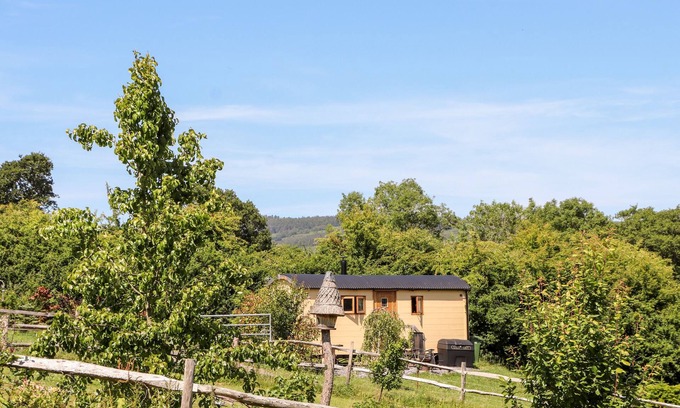 Saint Asaph Cottage | THE GYPSY, pet friendly, character holiday cottage in St Asaph