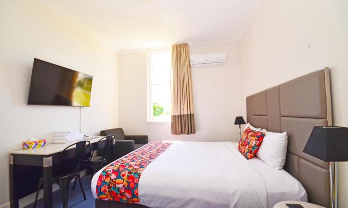 South Bathurst Hotel | The Hallows Accommodation