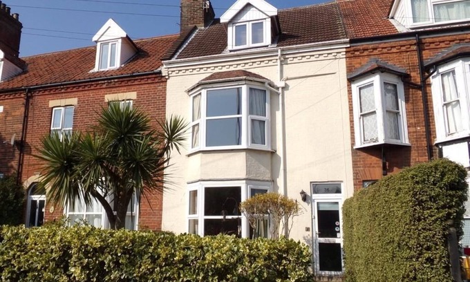 Sheringham House | The Halt, Sheringham - 2xcar spaces Family and dog friendly, close to the beach.