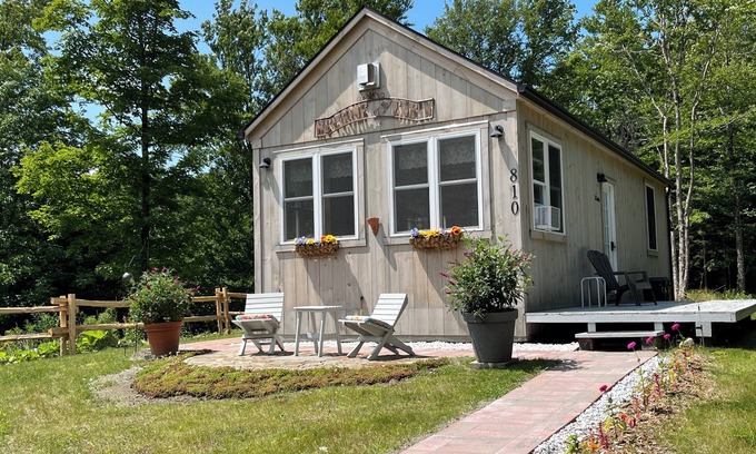 Charleston Cabin | The Hamblett at Hinton Hill