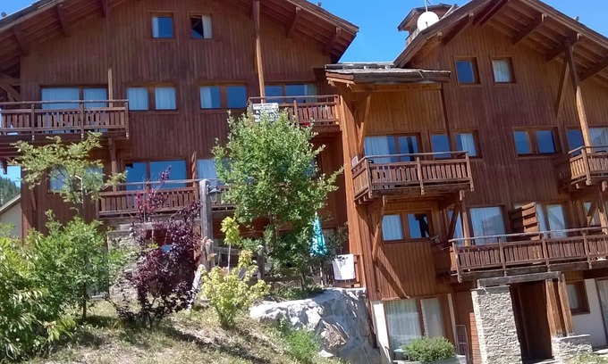 Puy-Saint-Vincent Apartment | The hamlet of the écrins at 1800, located in the station of Puy St. Vincent.