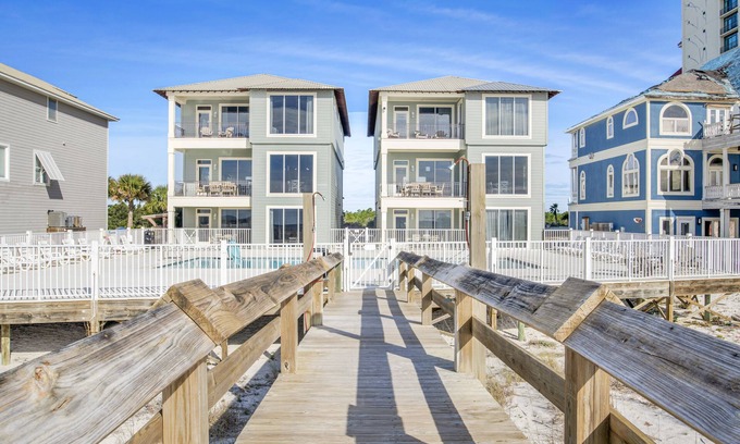 Orange Beach House | The Hammock Dunes - Stunning Beachfront Homes with a total of 14 bedrooms in OBA