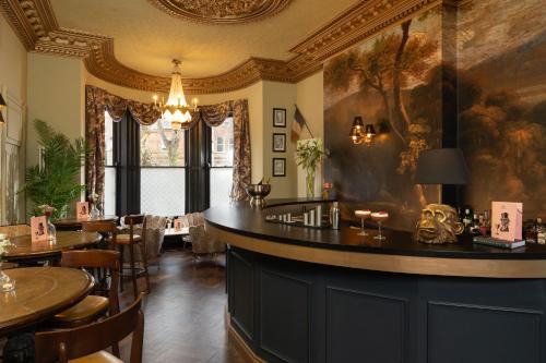 Queens Quarter Hotel | The Harrison Chambers of Distinction