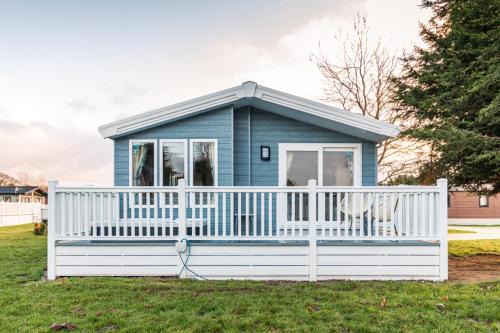 Allerthorpe Cabin | The Haven Lodge with Hot Tub