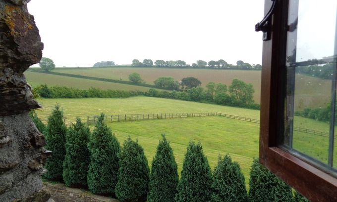 Liskeard Cottage | The Hayloft, 6 miles to Looe & dog friendly Seaton Beach, country retreat (1 BR)