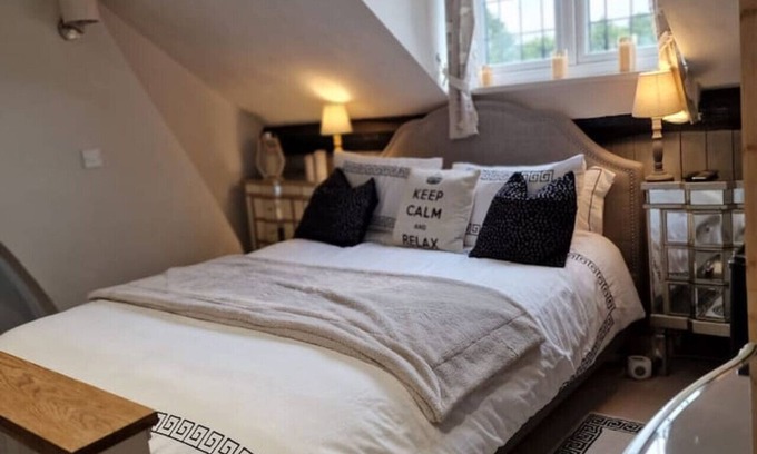 Nantwich House | The Hayloft, Private Room at Wisteria Cottage