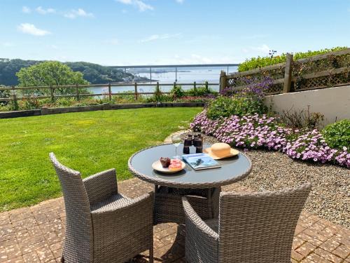 Milford Haven House | The Hays