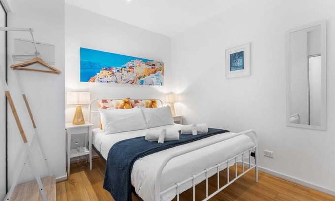 Adelaide Central Business District Apartment | The heart of the CBD - 2BR Modern Apt Wi-Fi