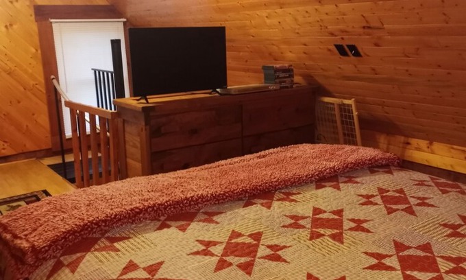 Indian Rock Springs Cabin | The Hemlock House Close To Smoky Mountains151 Pinewood Dr. Murphy N.C.28906
