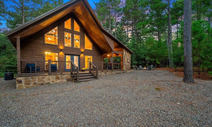 Pickens Cabin | The Hen House - Cozy Chicken-Themed Retreat | 3 King Suites, Loft, Hot Tub & Game Room