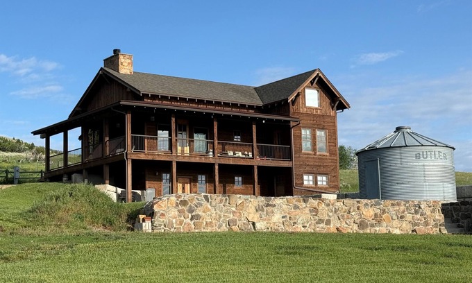 Pony House | The Henry House in Historic Pony Montana