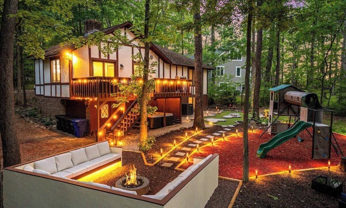 McGaheysville House | The Hidden Gem! Speakeasy, Karaoke, Hot Tub, Golf