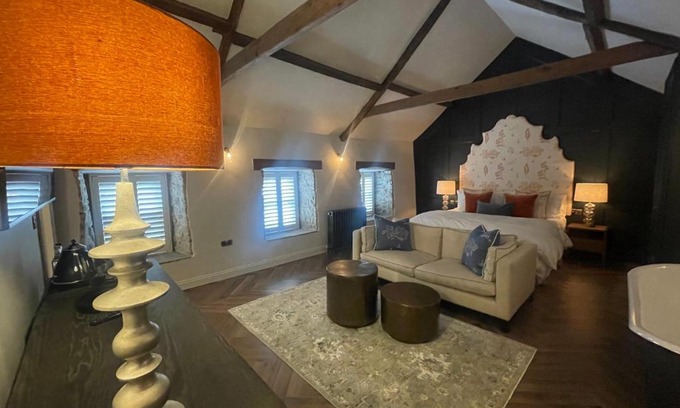 Bridgend Bed & Breakfast | The Hideaway