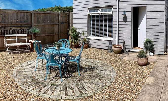 Selsey House | The Hideout