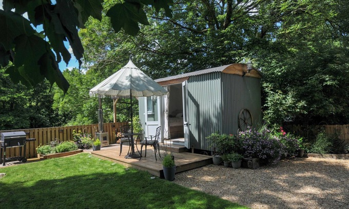 Liskeard Cottage | THE HIGHWOOD HUT, romantic, character holiday cottage in Liskeard