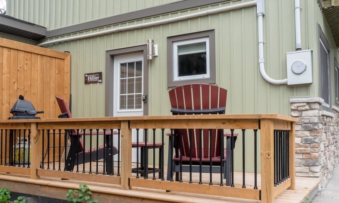Prince Edward Cottage | The Hillier-PEC waterfront stay