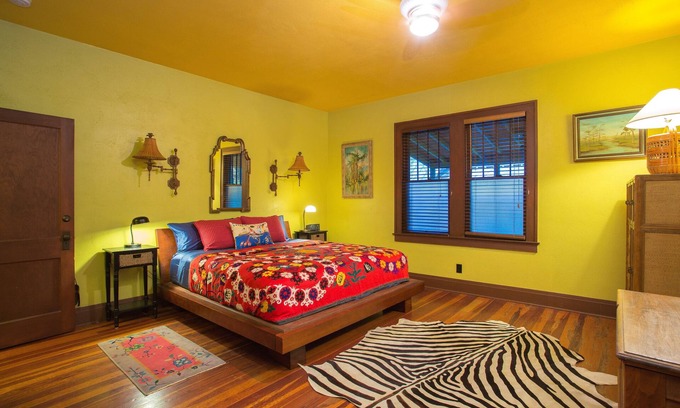 Central Sarasota House | The Historic Bird House Bungalow - Old Florida Charm