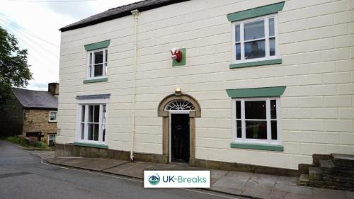 Chapel en le Frith House | The historic Bulls Head-Grade II Listed