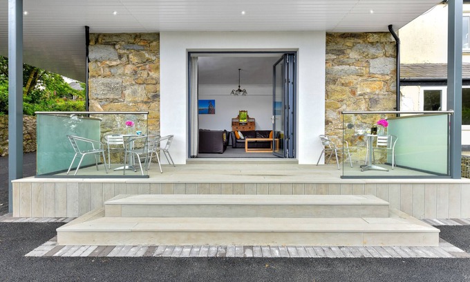 Llanbedrog Apartment | The Hollies - Three Bedroom Apartment, Sleeps 8