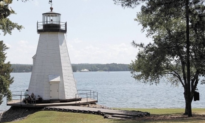 Little Kowaliga House | The Hollows 3 acres, 600’ of water, great sunsets, big sandy beach @ deep water