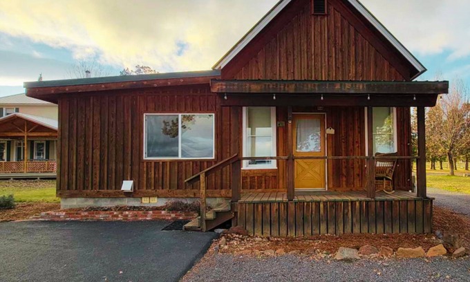 Crooked River Ranch House | The Homestead a charming & historical 1-Bed/1-Bath-Trail Rides, Fishing, & Hikes