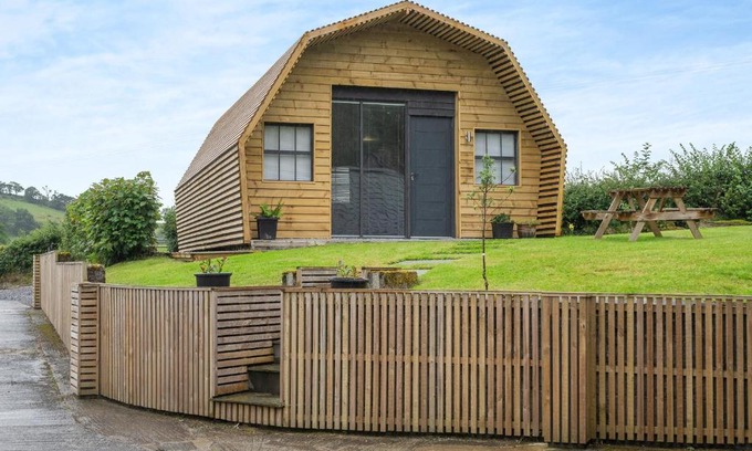 Pentrefelin House | The Honey Pod - Uk44780