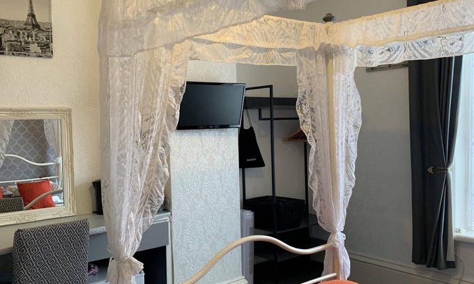 Blackpool Town Center House | The Hornby Villa B&B