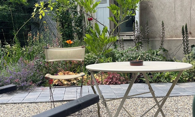Seyssuel Apartment | The house among the flowers