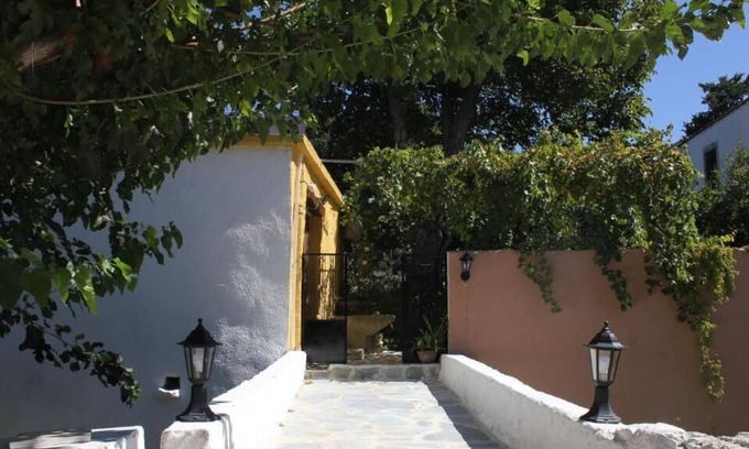 Sarkhos House | The House In The Country