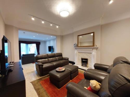 Ealing Common Apartment | The house of Asha and Sunny