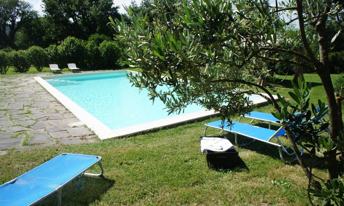 Ciliegi House | The House of Roses at the Nibbio