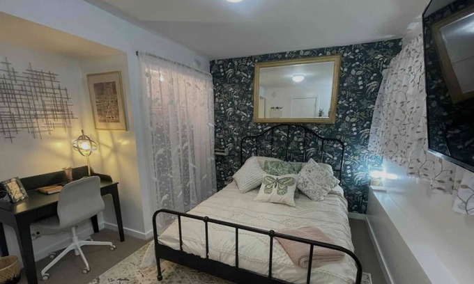 Woodlawn House | The Hyde Park Haven